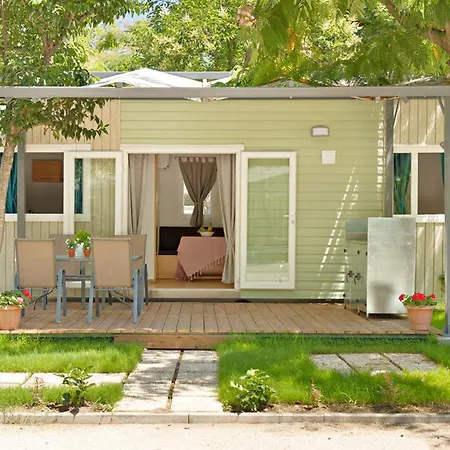 Armenistis & مكان تخييم