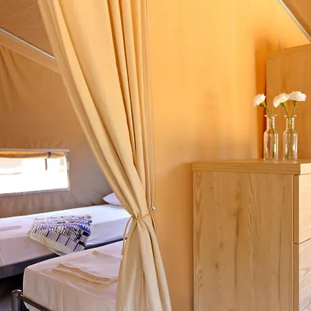 مكان تخييم Armenistis & *