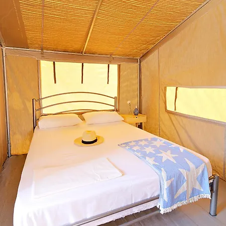 Armenistis & مكان تخييم *