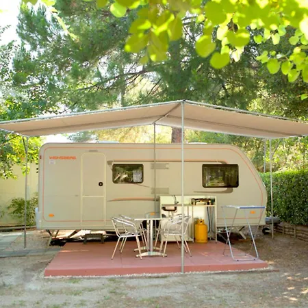 Kemp Armenistis & Sarti