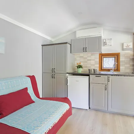 Kemp Armenistis & Sarti