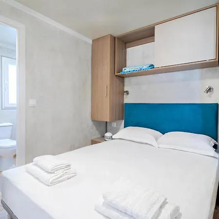 Camping Armenistis Mediterranean Village *