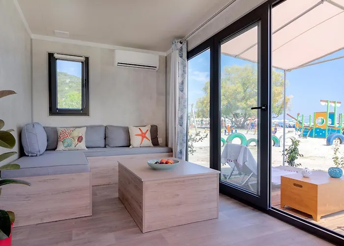 Armenistis & Camping *