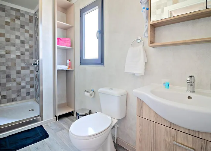 Camping Armenistis & *