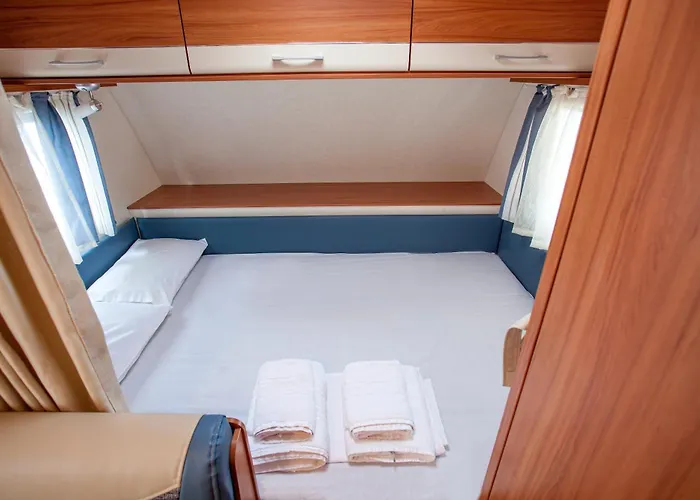 Armenistis & Camping